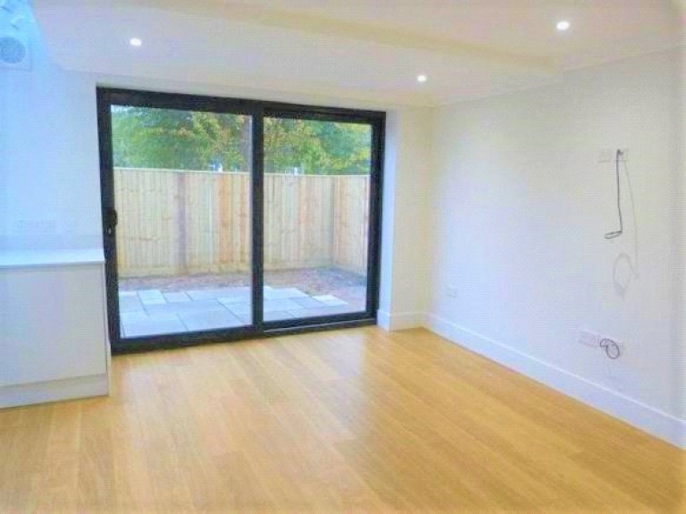 Images for High Wycombe, Wooburn Green EAID:1119467267 BID:LWT