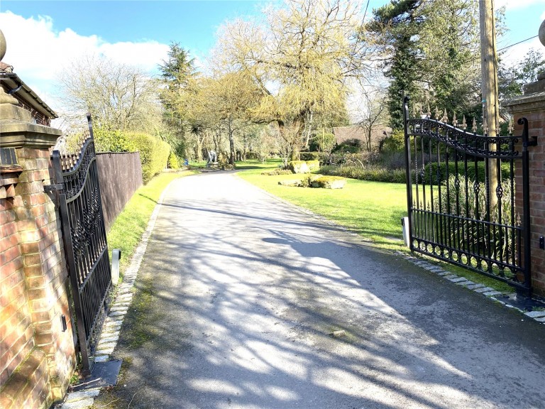 Images for White Pit Lane, Wooburn Green EAID:1119467267 BID:LWT