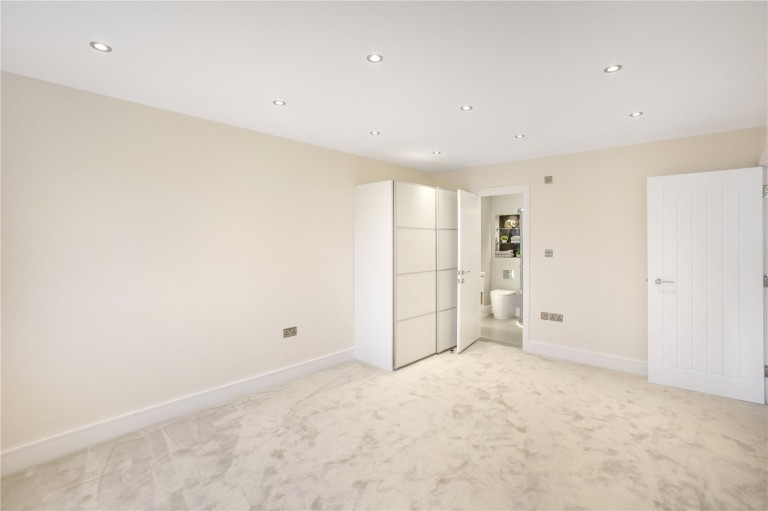 Images for Potters Bar EAID:1119467267 BID:LWT