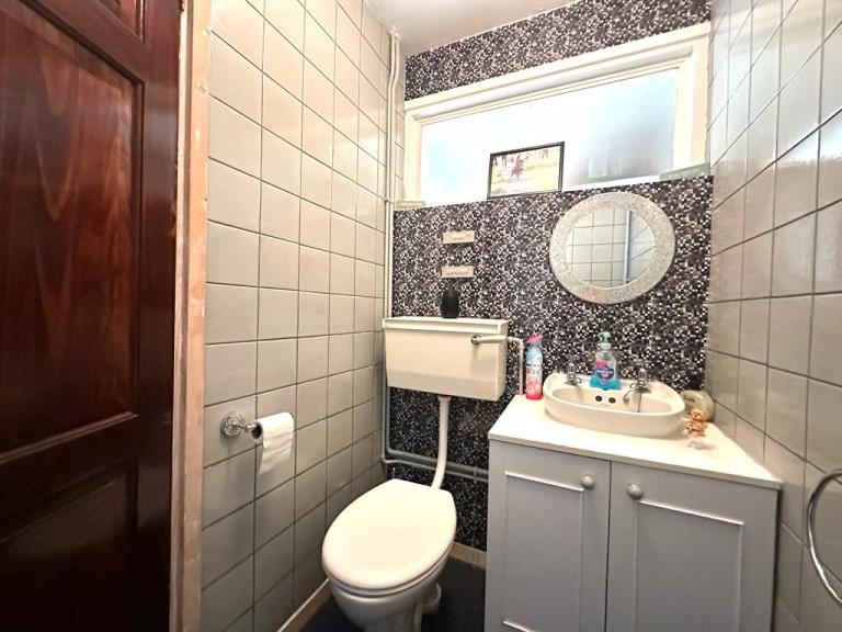 Images for Stevenage, Hertfordshire EAID:1119467267 BID:LWT