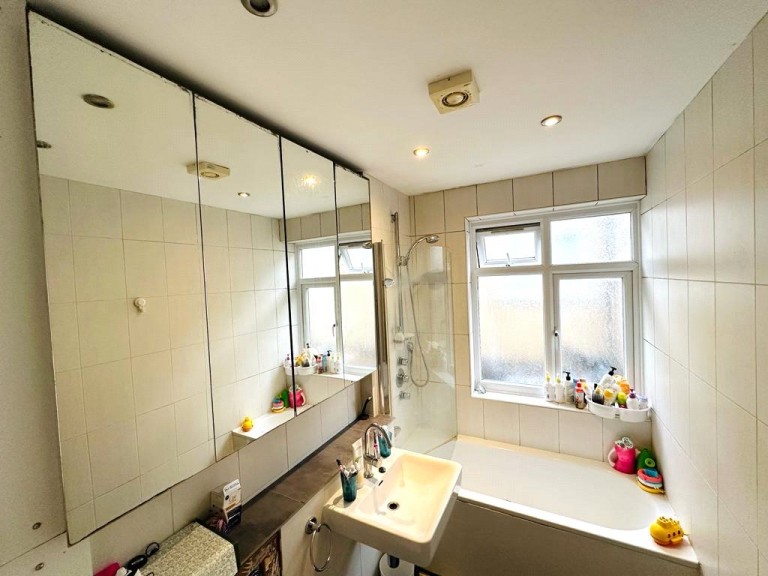 Images for New Southgate EAID:1119467267 BID:LWT