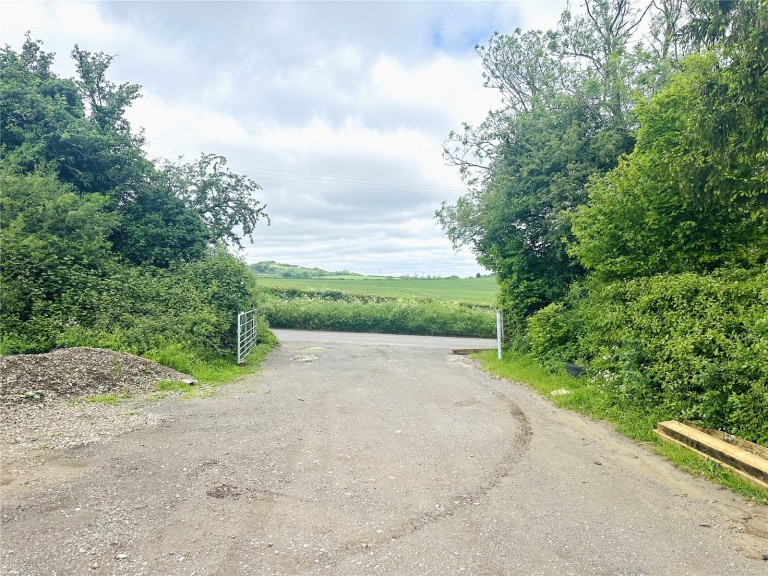 Images for Saunderton EAID:1119467267 BID:LWT